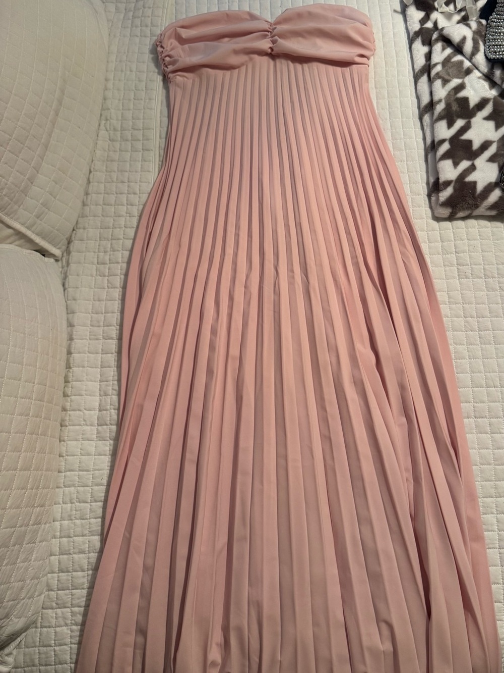 Elegant Strapless Pleated Maxi Dress in Blush Pink